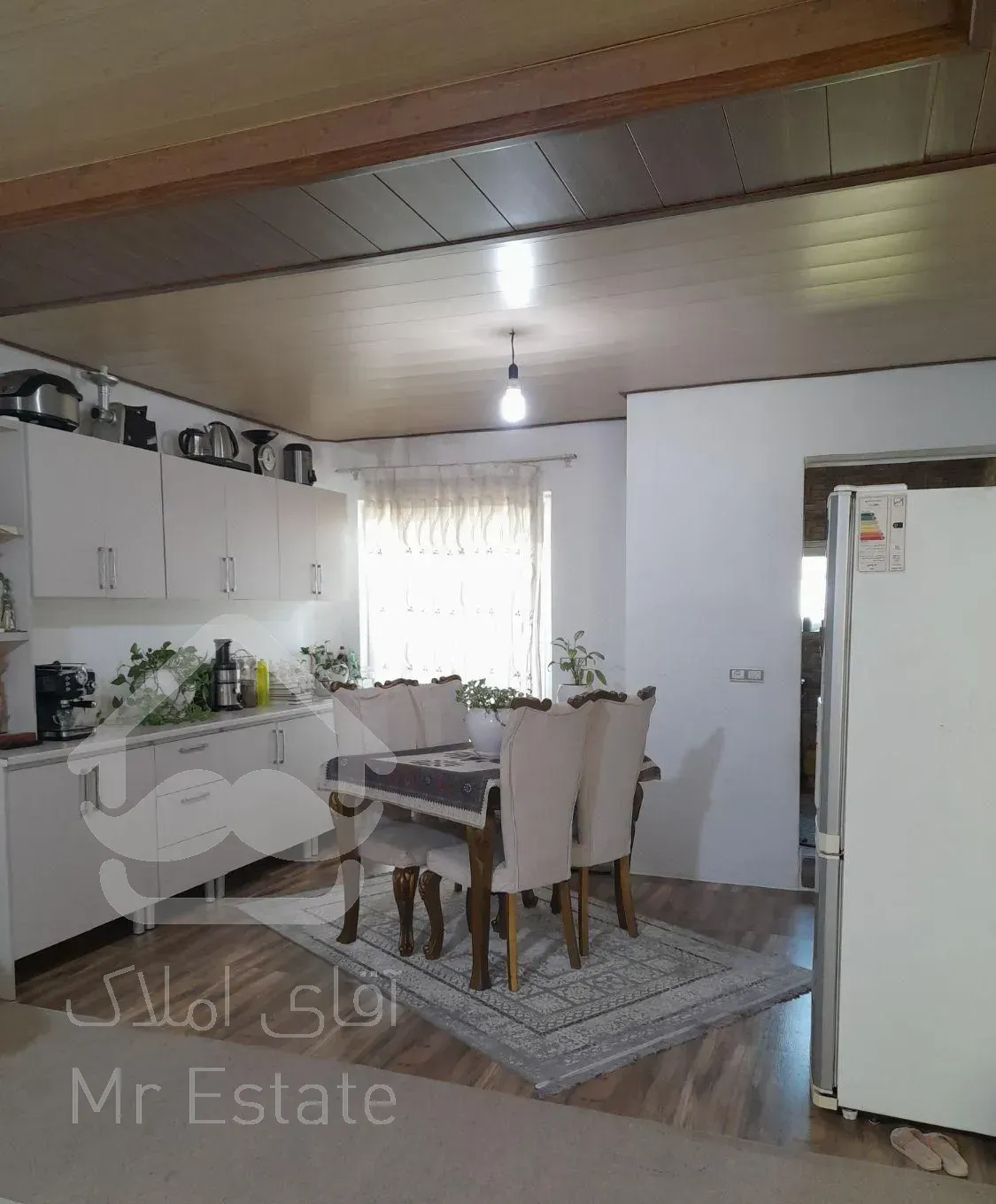 فروش آپارتمان ۳ طبقه ۳۰۰ مترزمین ۱۲۰ متربنا