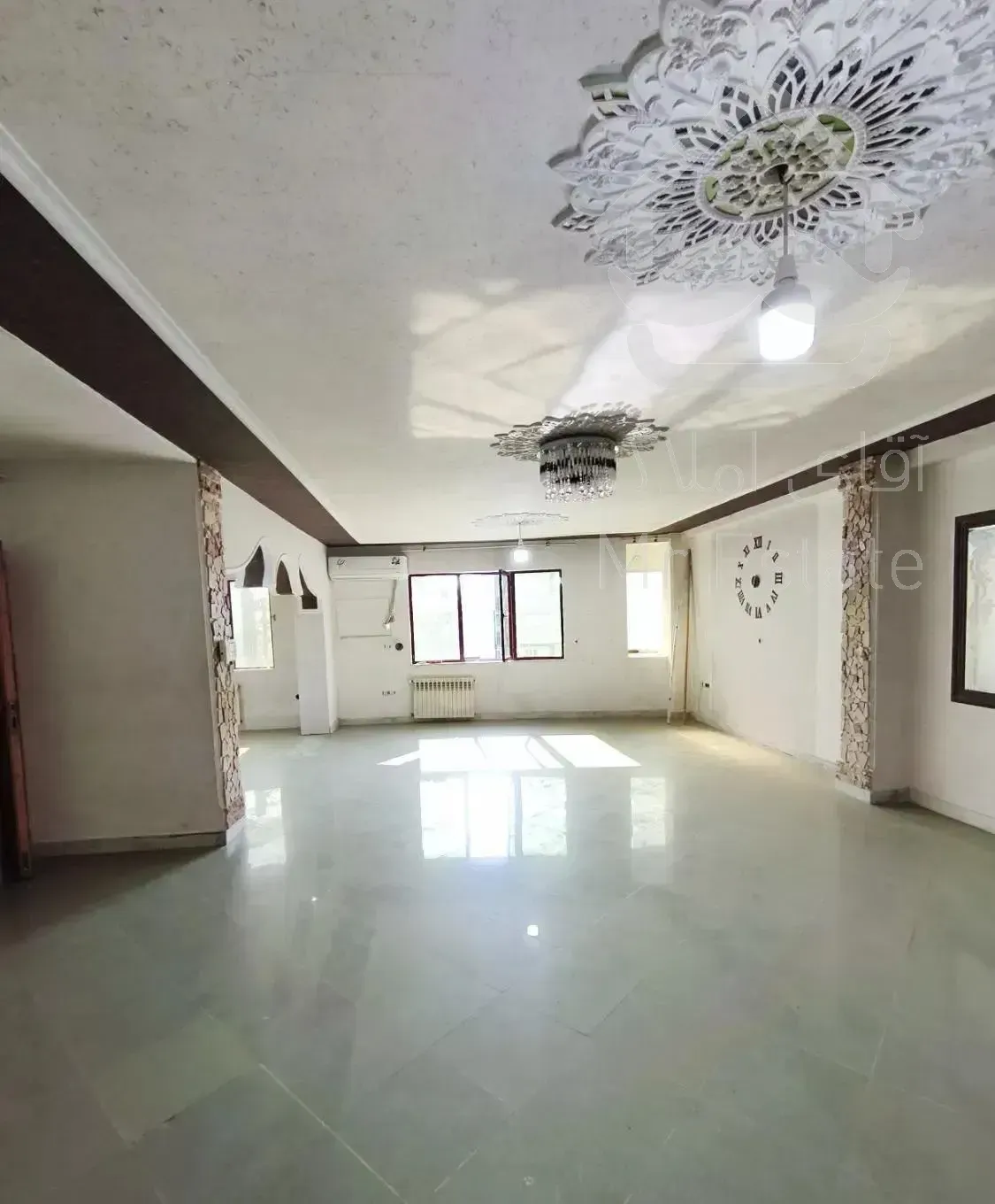 اجاره واحد 130متری در بر اصلی حزین