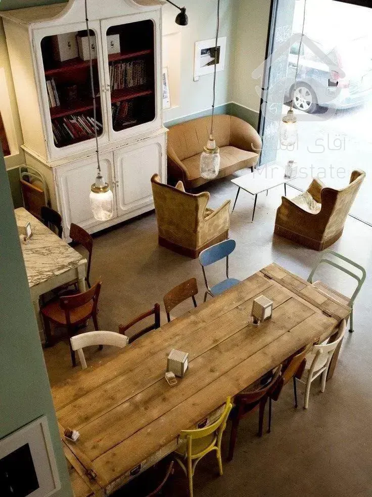 ۱۵۰ متر     مناسب کافه و رستوران    بر اصلی