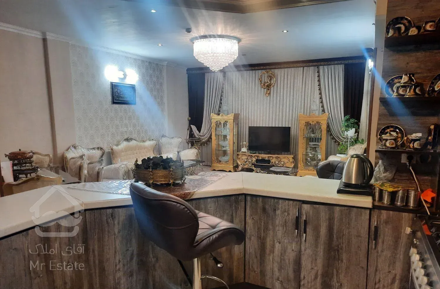 آپارتمان ۱۱۰ متری بهارستان ۱ میدان شهدای محراب