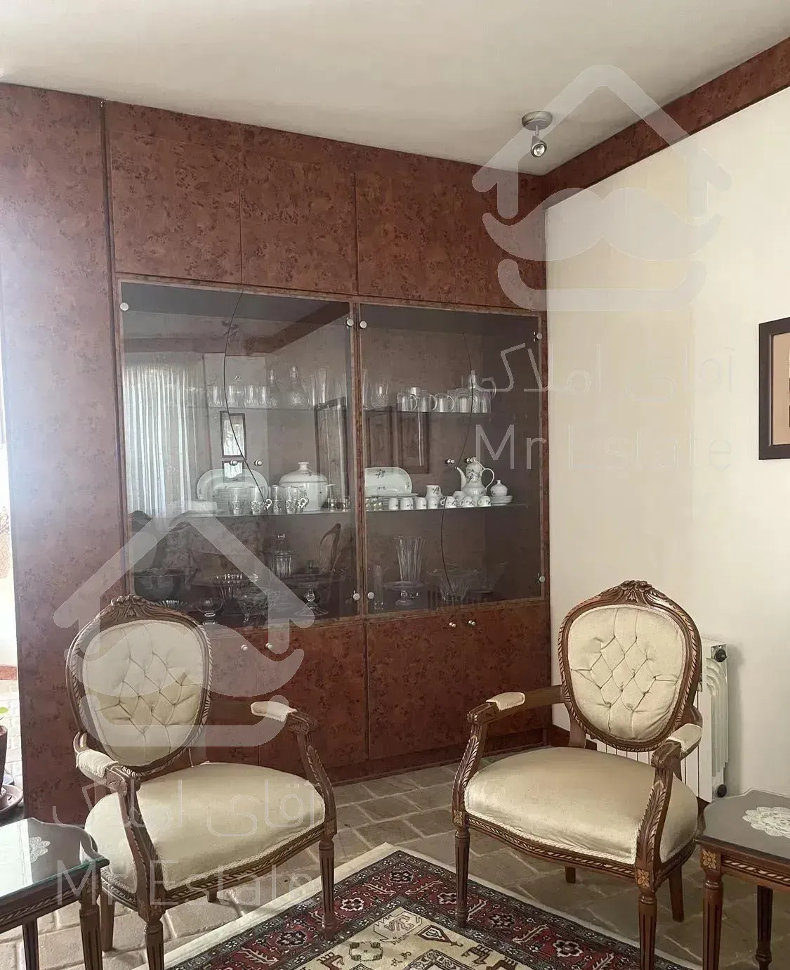 آپارتمان زیبا، دارای قدر سهم، نزدیک‌ باغ ایرانی