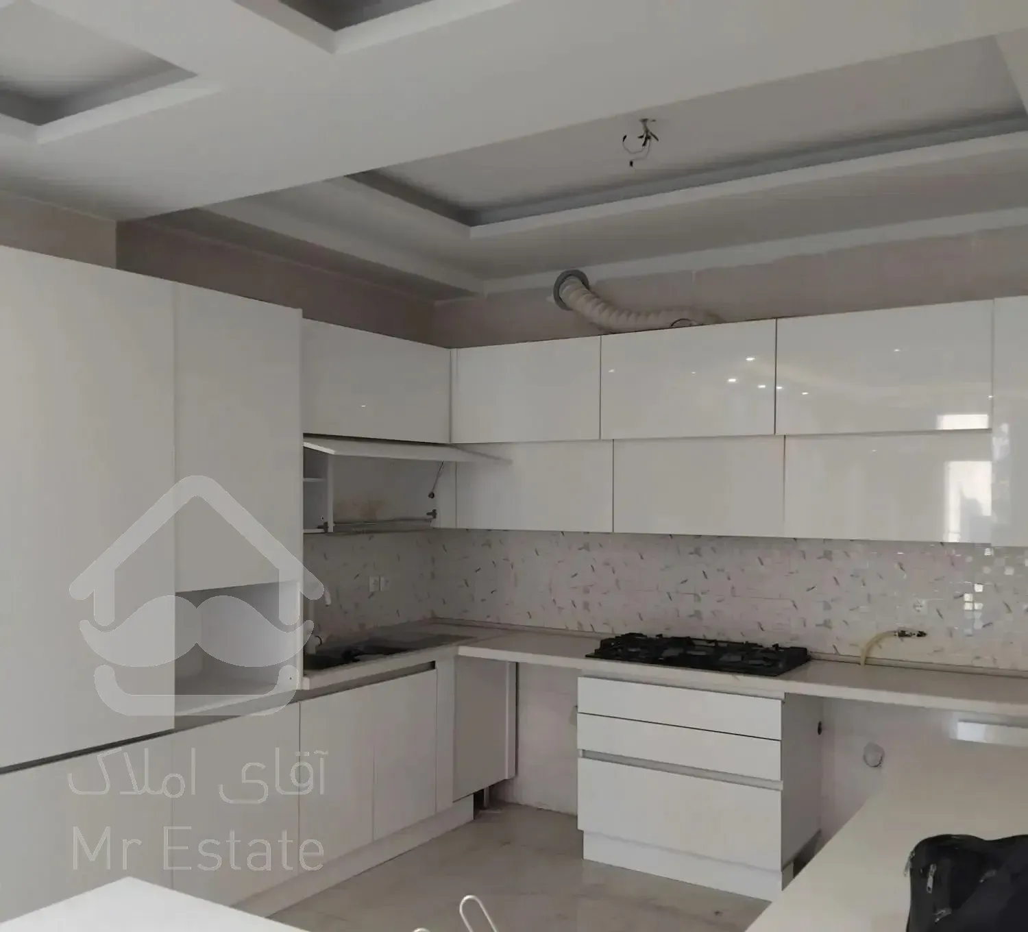 بلوار دهکده 125 متر آپارتمان 2 خواب