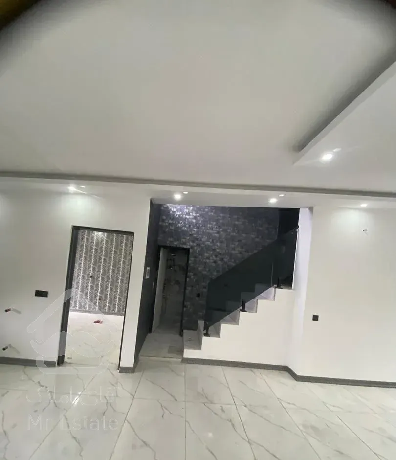 ویلا باغچه نیم پیلوت 155 متری شهرکی سند تک‌برگ