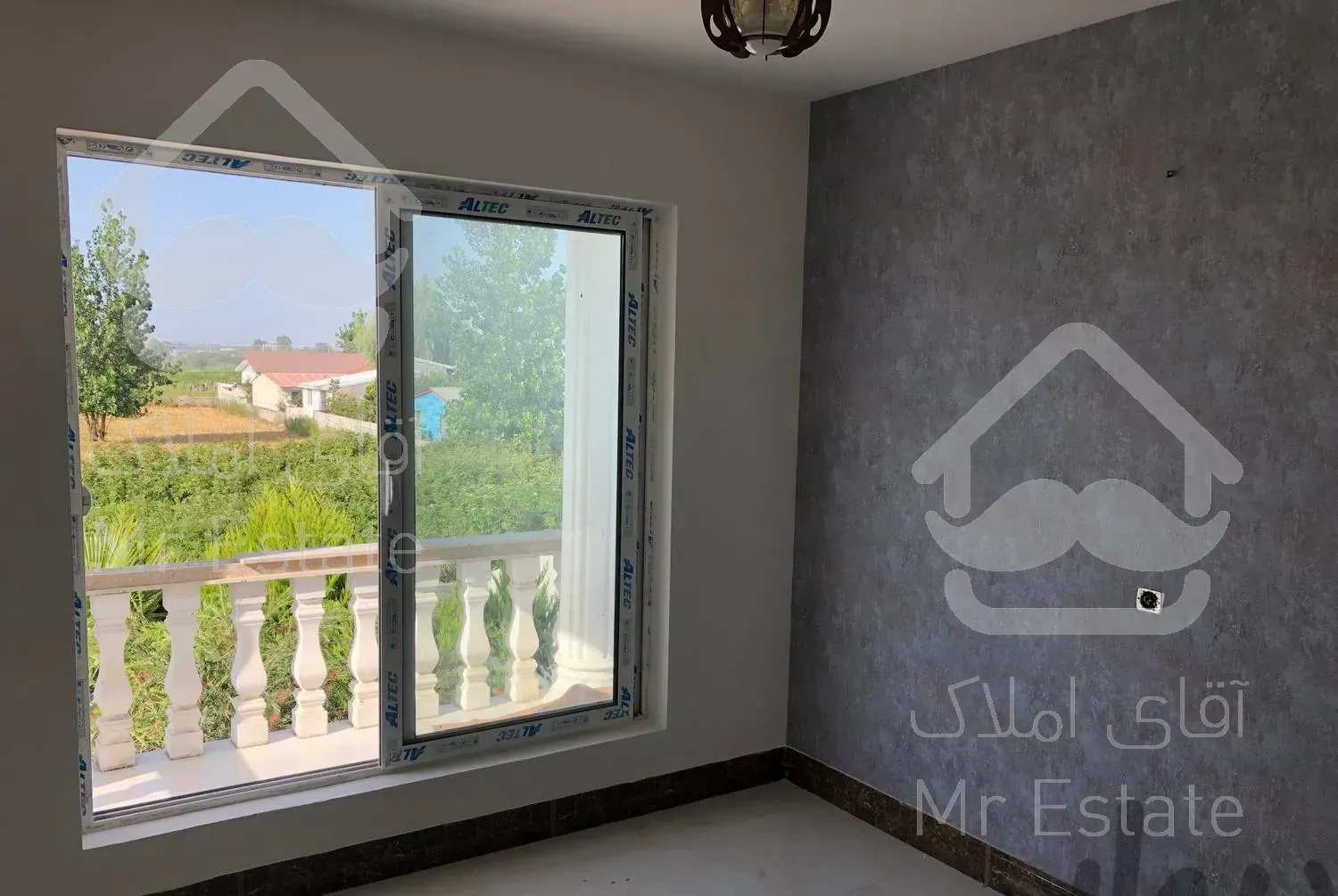 کاغذ دیواری. پارکت. کابینت