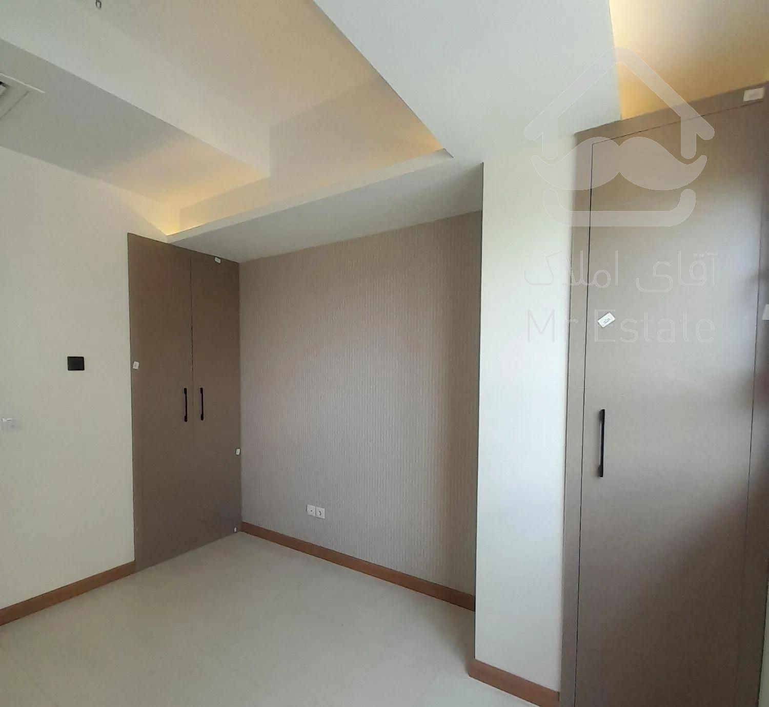 *دهکده المپیک ۱۴۳متر کلیدنخورده بدون مشرف ۳خ*