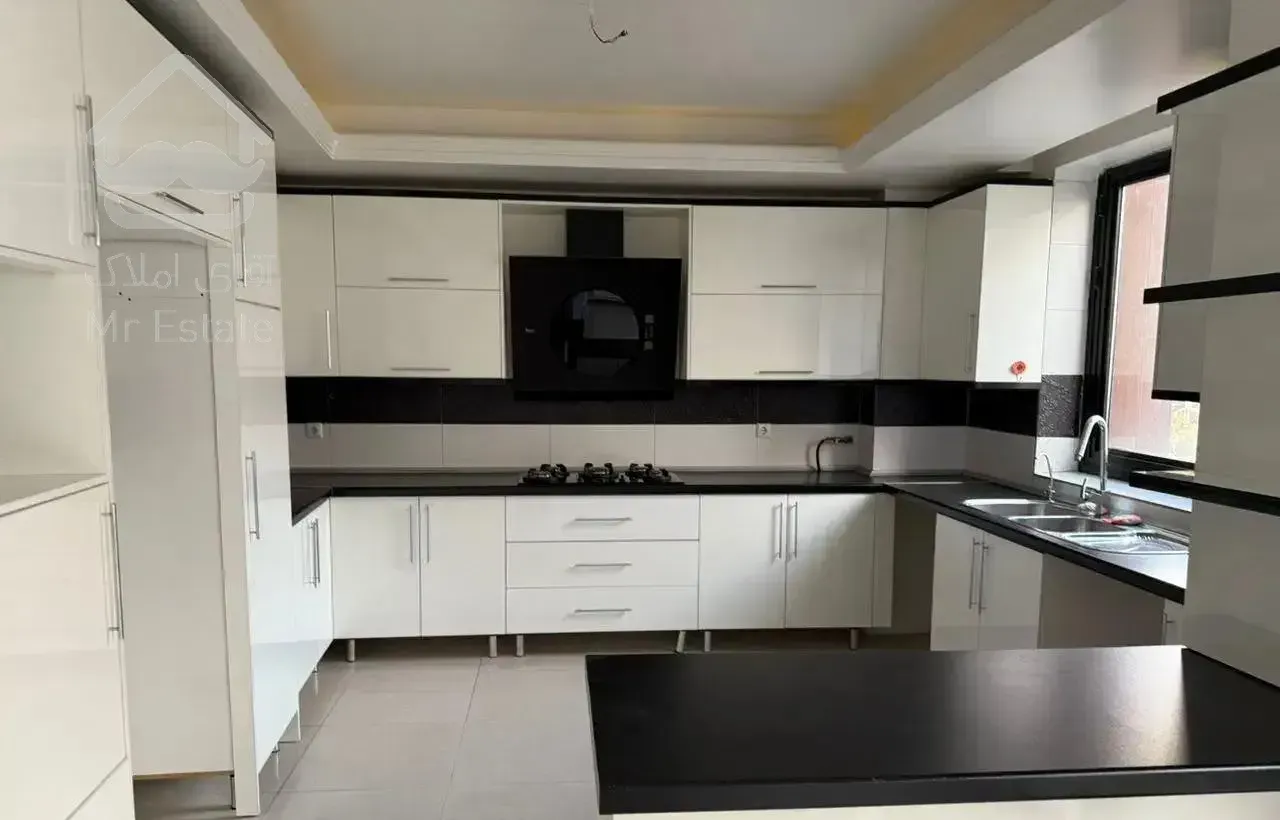 ۱۶۰مترونک شیراز/تک واحد/نورگیر/2پارکینگ/فرعی دنج