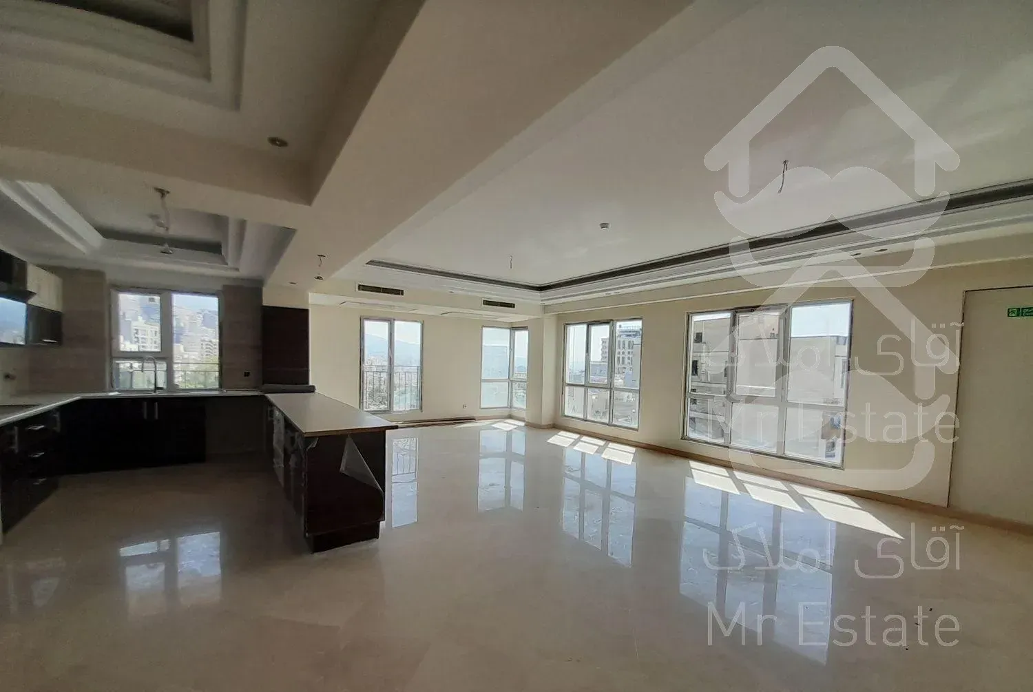 پاسداران /گلستانها/۱۶۰ متر / ۲ پارکینگ سندی