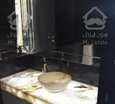 ۲۰۰ متر، ۲ پارکینگ، فول مشاعات، سازنده بنام