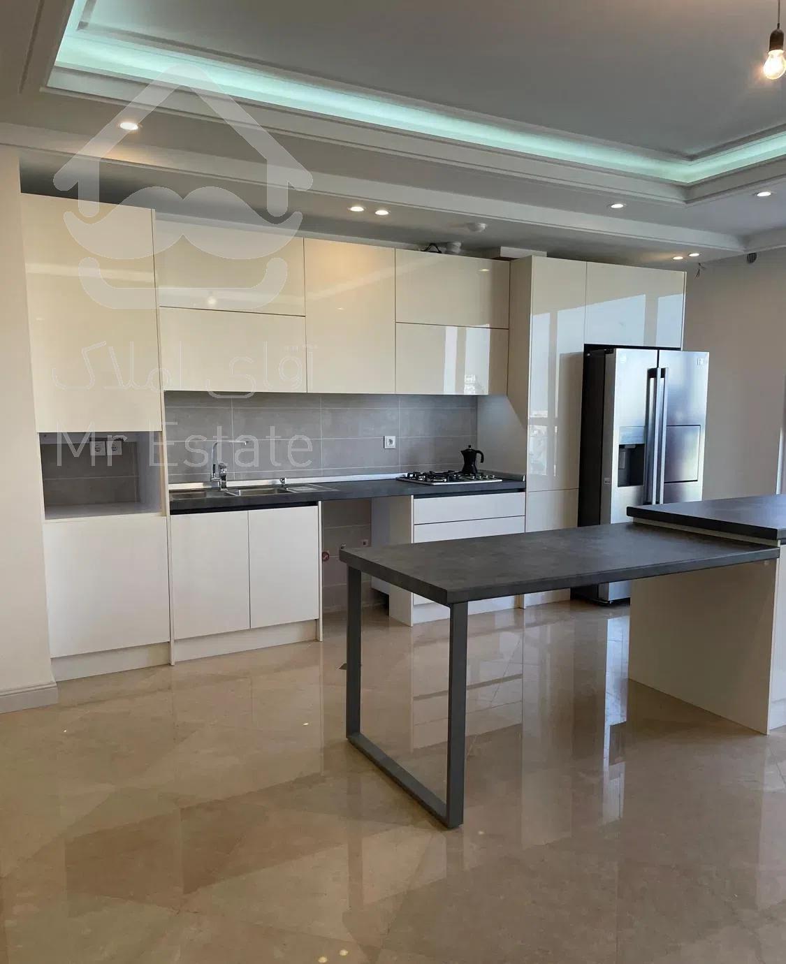 ۱۰۰متر رو به افتاب(نفت)