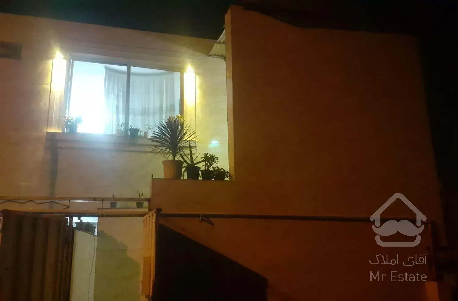 خانه دو طبقه