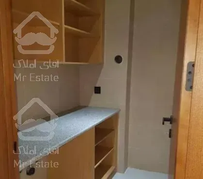 فرشته ۳۰۰ متر