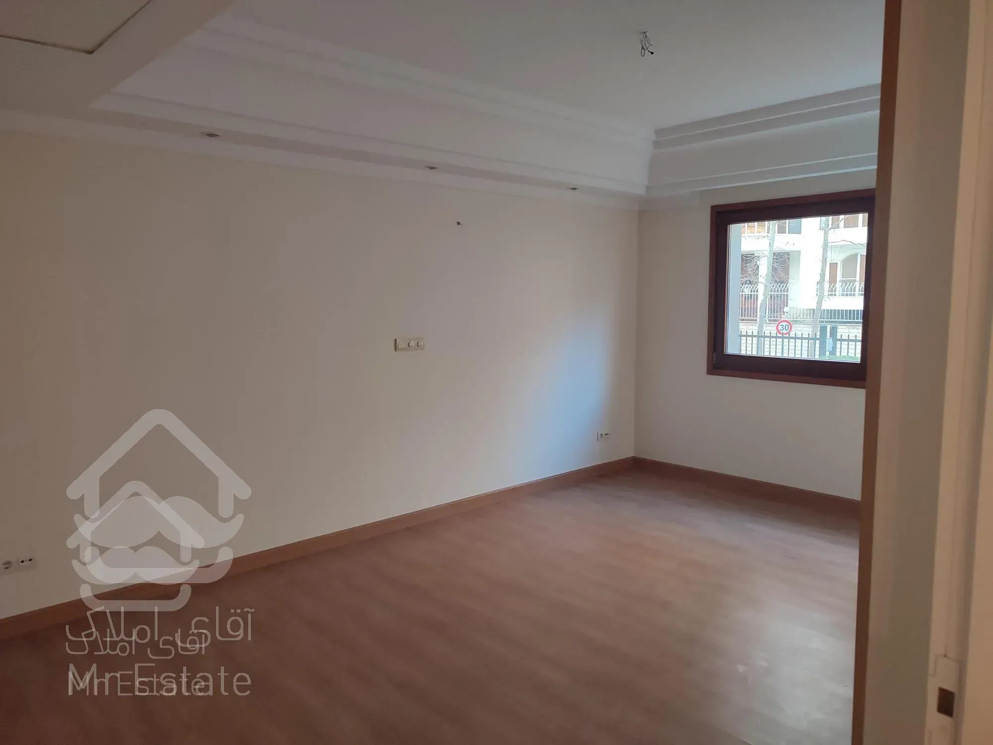 زعفرانیه/۲۳۲متر/۲پارکینگ سندی/مناسب سرمایه گذاری (راد)