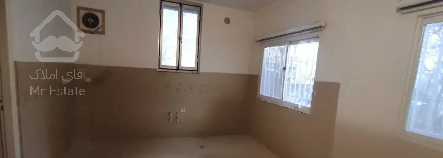 ویلایی حیاطدار ۲۰۰متر زمین ۷۰متر بنا فلاحی اصغرپور