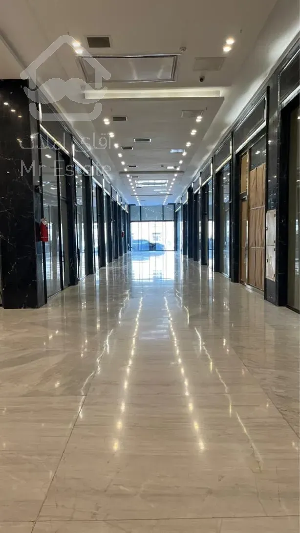 مرکز خریدی متفاوت با طراحی مدرن / 67 متر