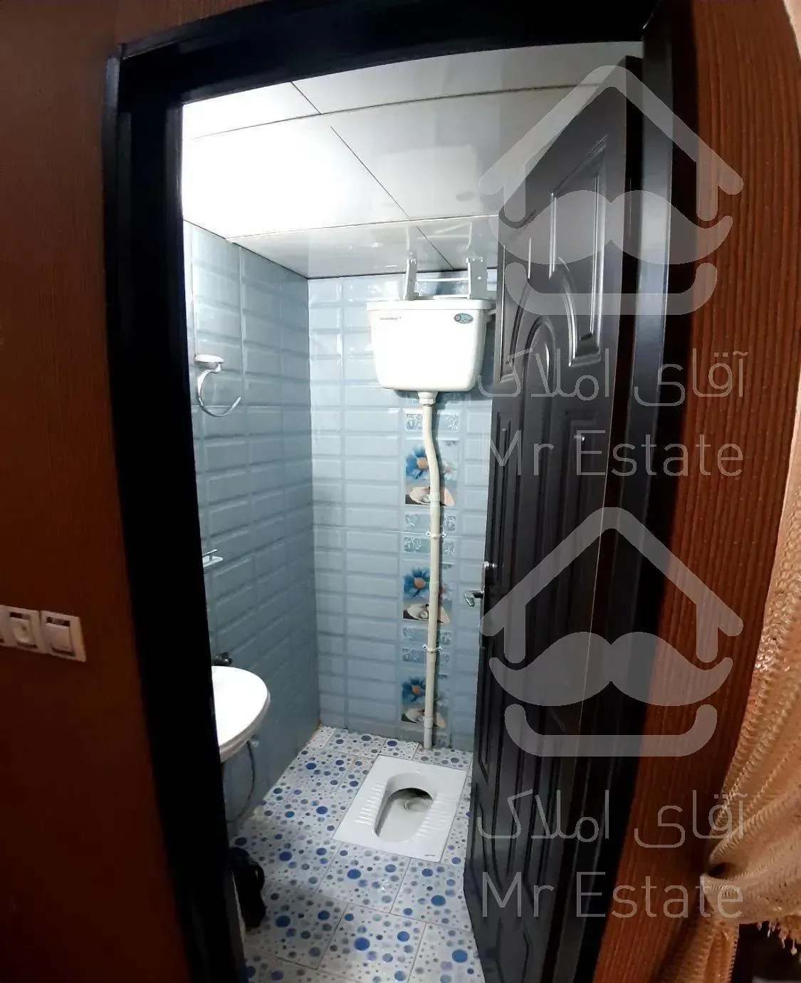 ادیب جنوبی - راه جدا و حیاط اختصاصی