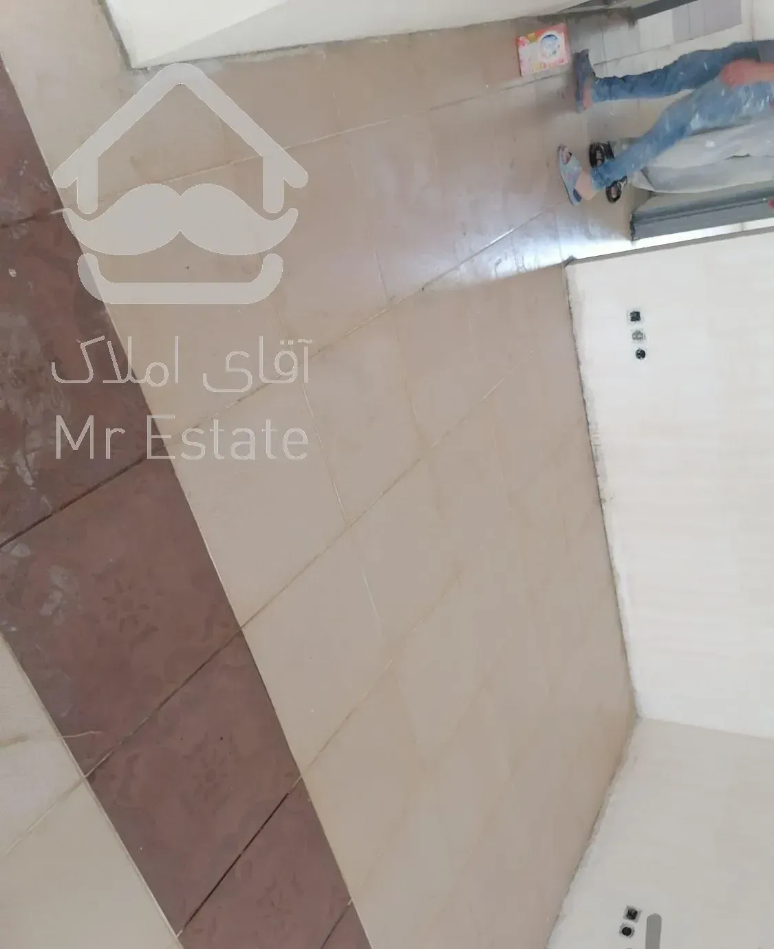 کف سابی آقای ادیب سرامیک سنگ بتن کفسابی کفصابی