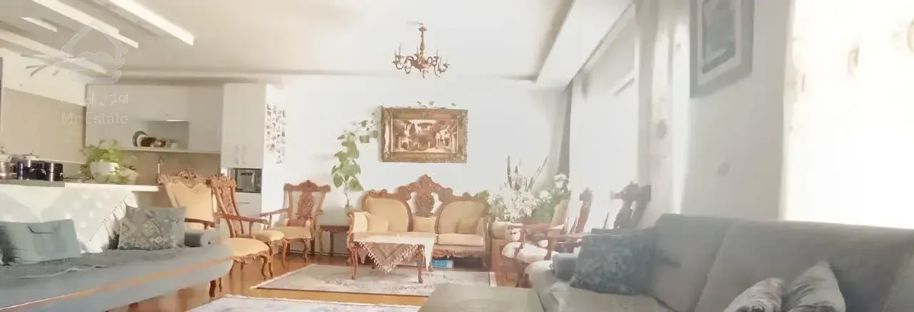 آپارتمان ۱۳۰ متری// خ بزرگمهر