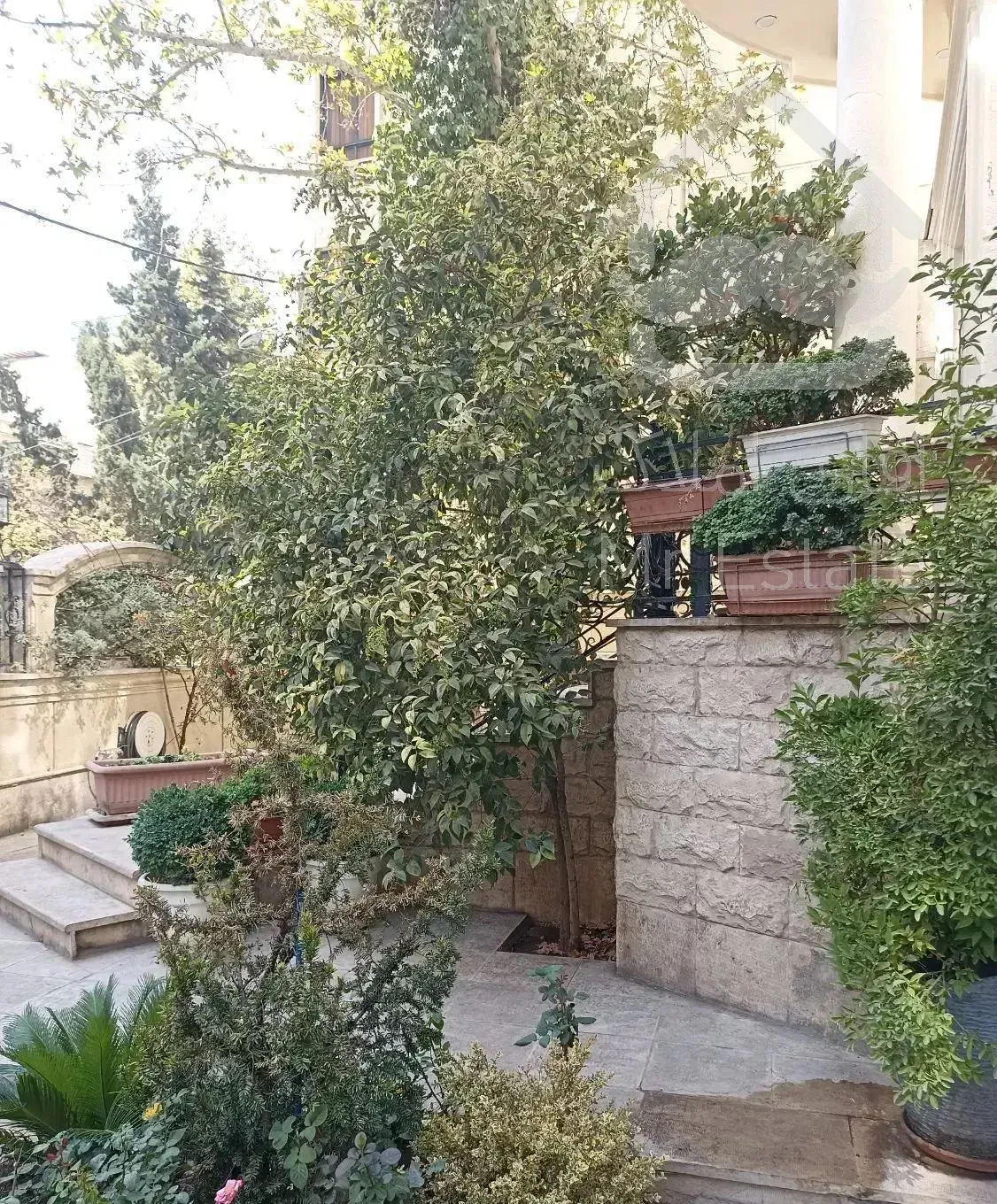 2واحد131متری در بهترین لوکیشن نیاوران یاسر