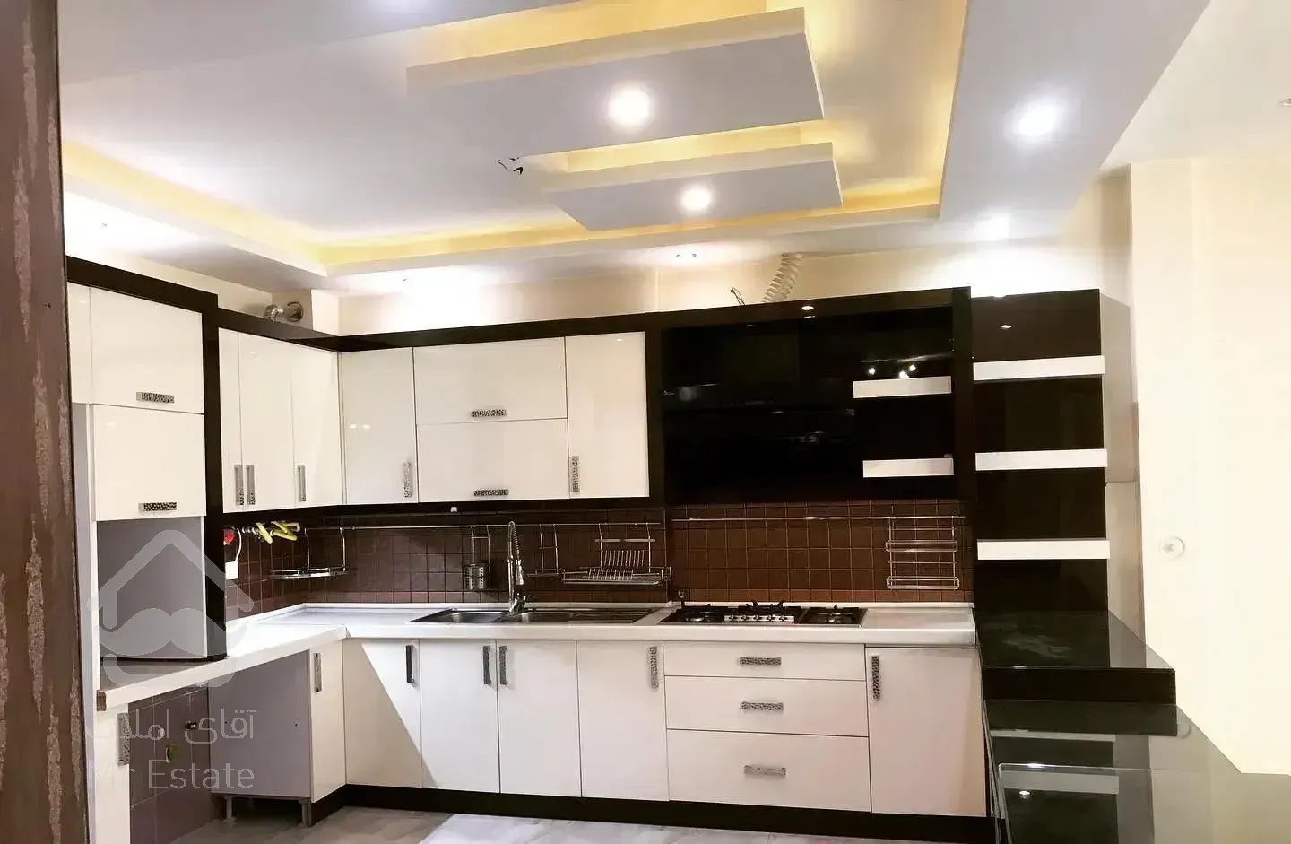 آپارتمان ۲۴۰ متری رهن و اجاره