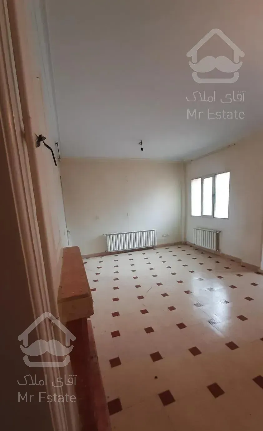 ۸۷مترسنددار/مرکزشهر میدان استقلال/