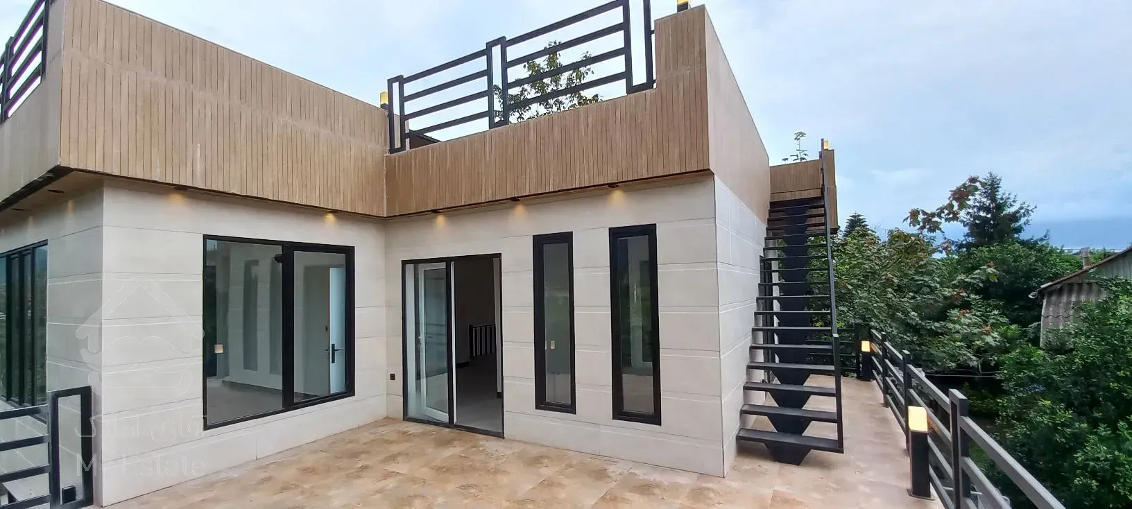 فروش ویلا لوکس مدرن استخردار کوهپایه تنکابن