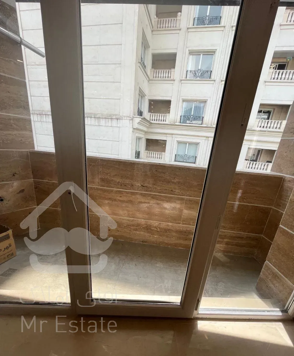 ۱۱۵ متر۲ خوابه ۲پارکینگ  ۲ساله ،فول ،حکمت