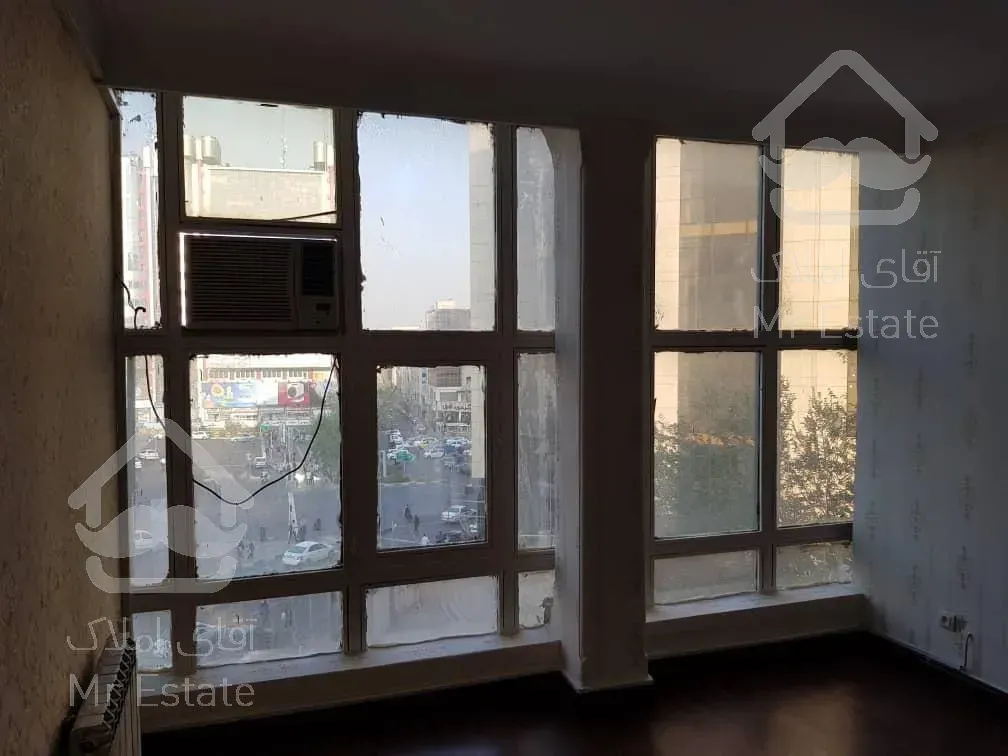 ۵۷ متر اداری فلکه دوم صادقیه