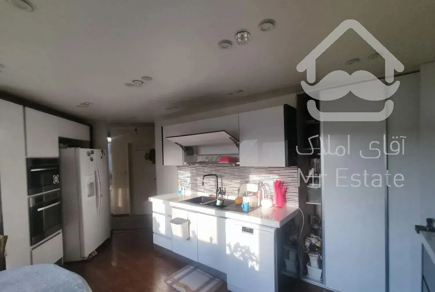 رهن و اجاره / 4 خوابه ( تراس دار ) فاز یک /188متری