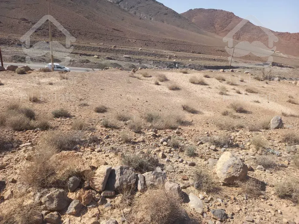 زمین 300 متری