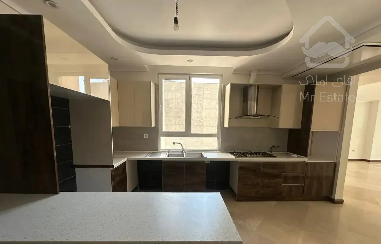 آپارتمان ۲۳۰ متر / ۲ پارکینگ/ تاپ لوکیشن کامرانیه