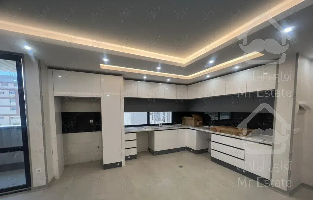 برازنده 105متر/نوساز جنوبی/خوش نقشه/کم واحد