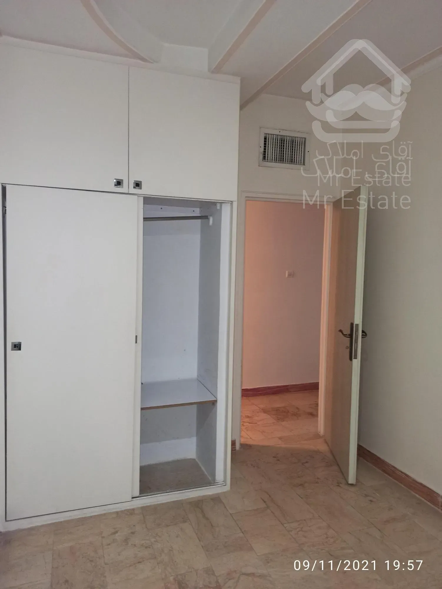 ۱۰۰ متر فول مرزداران سالن پرده خور