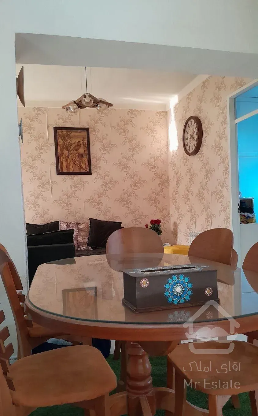 فروش آپارتمان ۱۰۰ متری ۲ خوابه طبقه ۳ در میدان حر