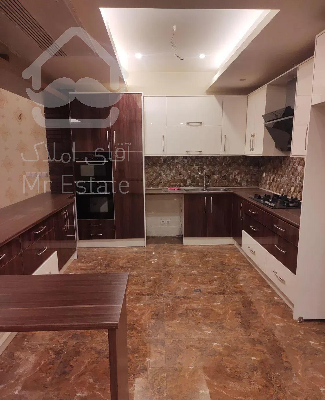 ۲۱۰ متر ، اندرزگو