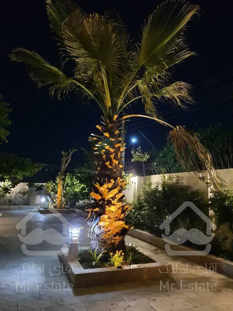 فروش ویلای ۲۵۰ متری استخر داربا ۱۴۰۰متر زمین بسیار لوکس ظو نزدیک دریا