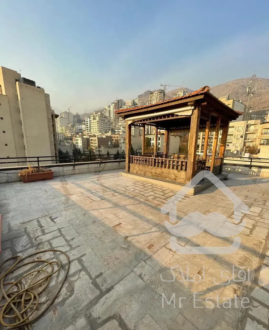 نیاوران گلسنگ پنت هاوس ۳۷۰ متر همراه ۲۰۰ متر تراس