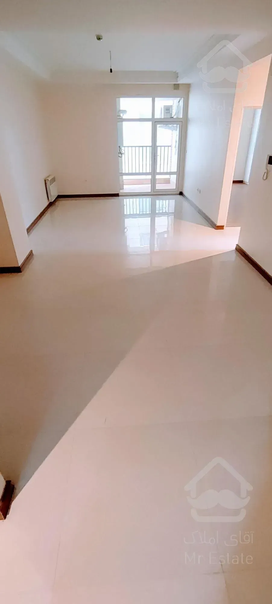 ۹۵ متر ، سالن قدی پرده خور ، کلید نخورده