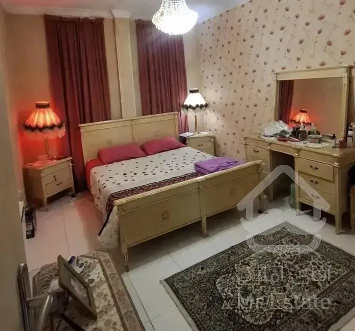 ۸۳ متری / با پارکینگ /فرعی فلکه اول