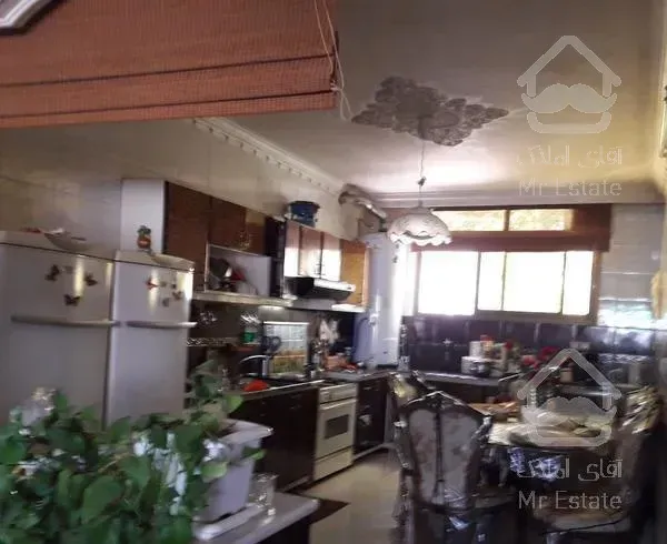 آپارتمان ۱۵۰ متری دو خواب کف موکت، آشپزخانه سرامیک