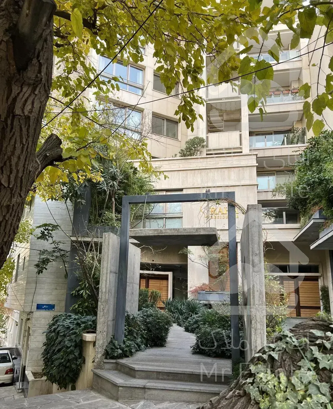 نیاوران ۲۰۰متر برج باغ ۲۰متر تراس اختصاصی