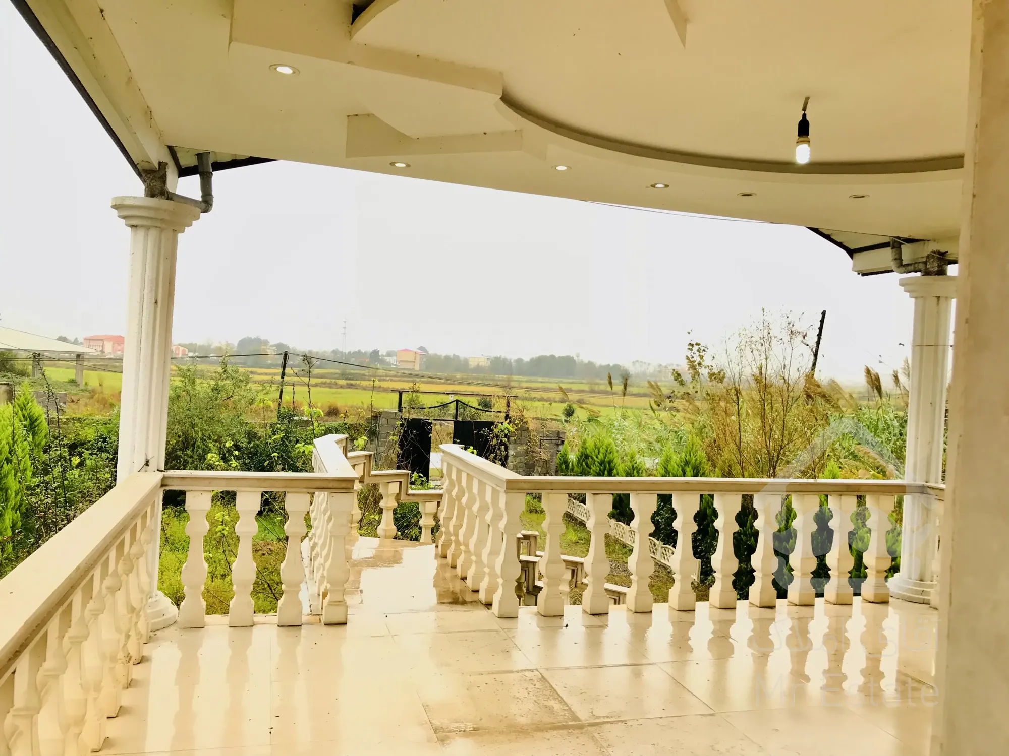 ویلا جنگلی۱۰۰ متری همراه ۵۰۰متر زمین