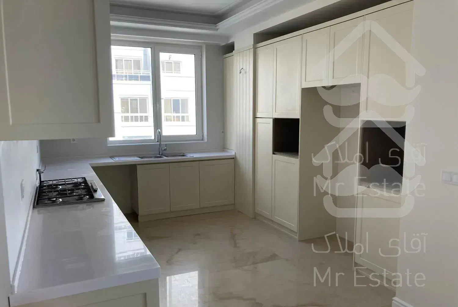 آپارتمان ١٢٥ متری واقع در برج مسکونی