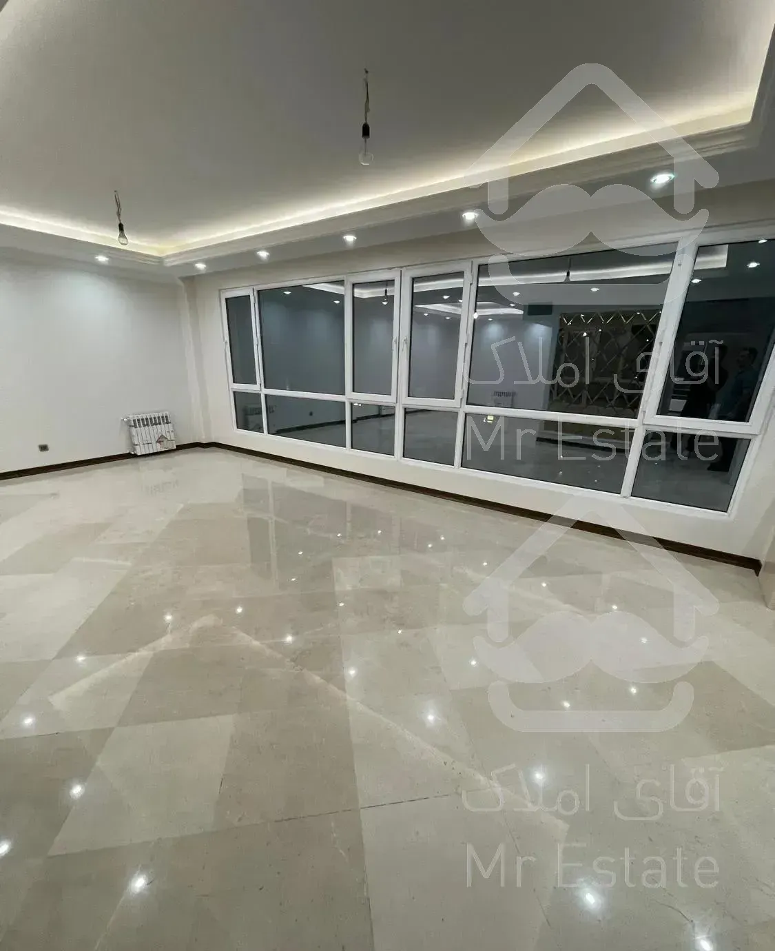 ۱۴۵ متر تکواحدی کلید نخورده  سالن پرده خور