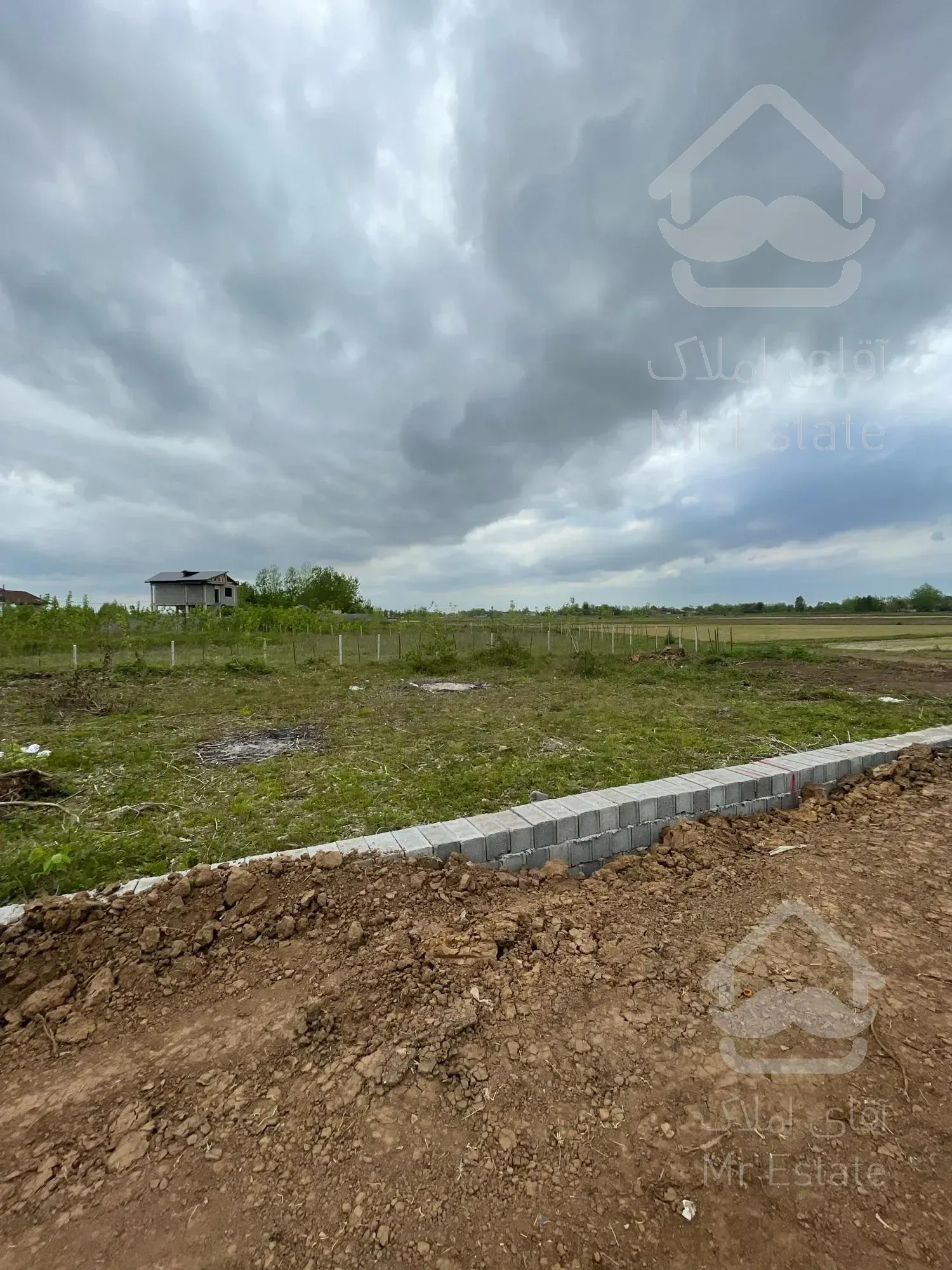 زمین دور محصور با نامه بنیاد مسکن