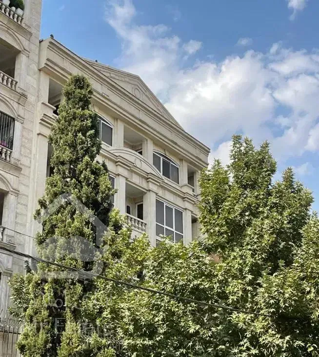 قیطریه ۱۶۰ متر ۳ خواب لوکیشن بسیار عالی