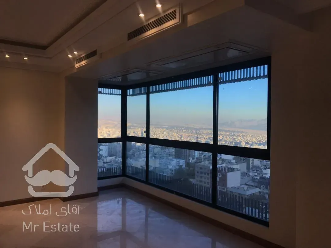 ۲۳۰ متر بر فراز ابرها طبقه ۱۲