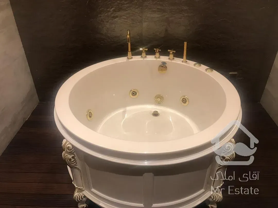 طبقه هفتم تراس بزرگ قابل چیدمان