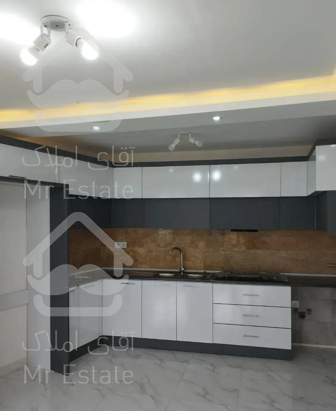 180متر ویلایی شهری فول امکانات،خیابان استقلال