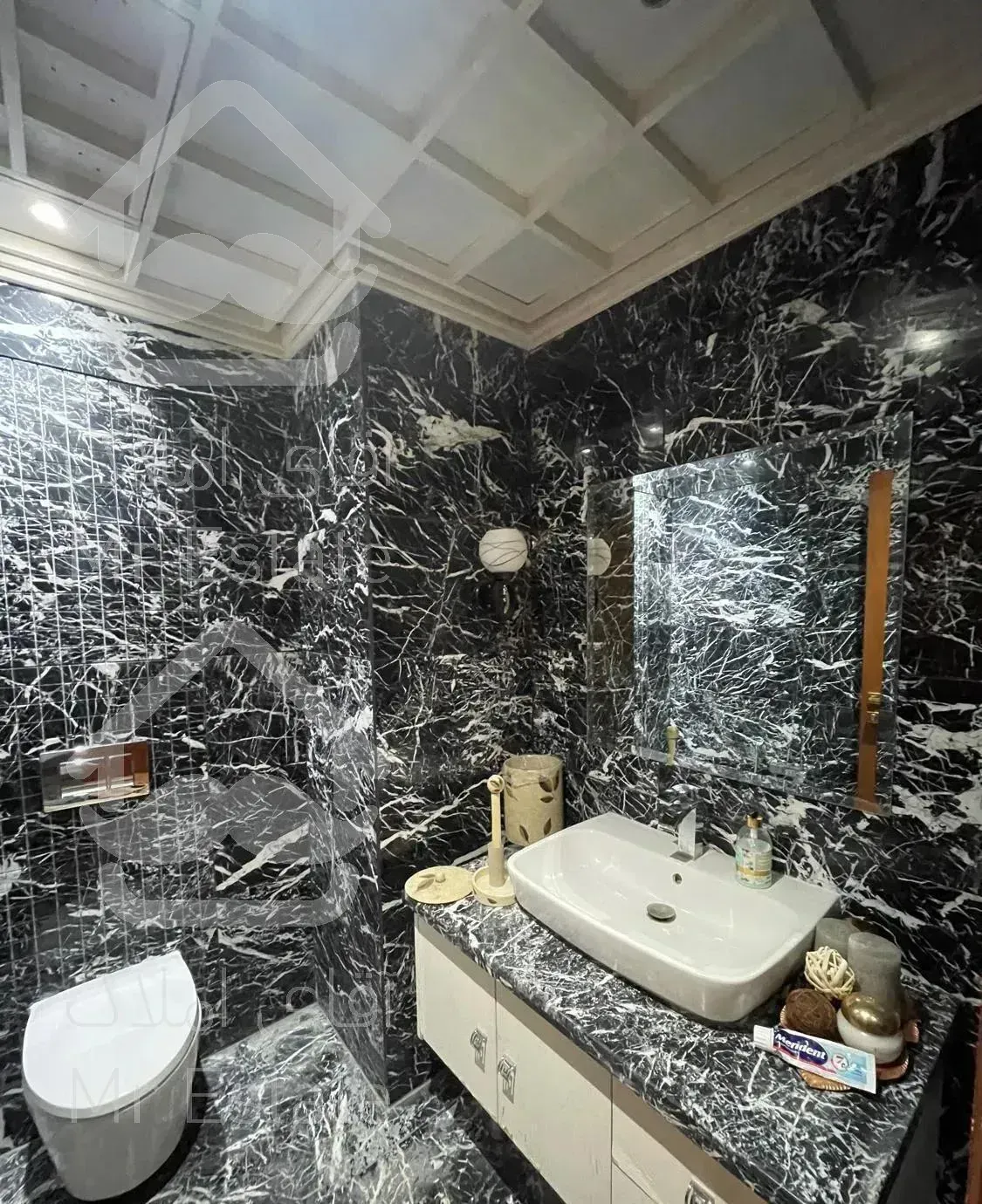 ۲۲۰متری فول. تراس دار.