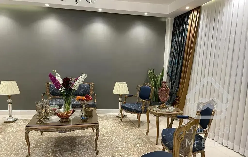 149متر در نیاوران ۷۰متر حیاط دربست (جمشیدیه)